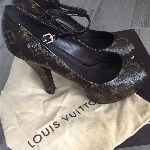 Louis Vuitton Shoes - L.Vuitton Peep Toe Pumps🛎